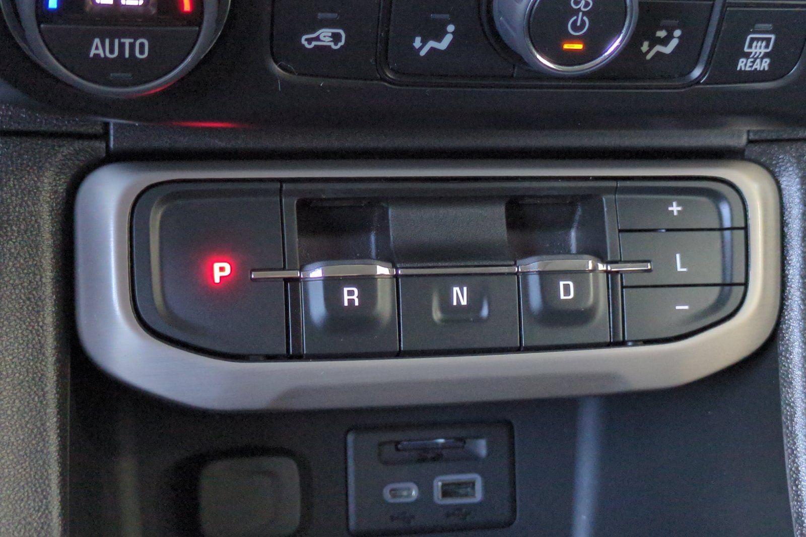 Used 2023 GMC Acadia Denali w/ Denali Ultimate Package AWD/4WD image 34