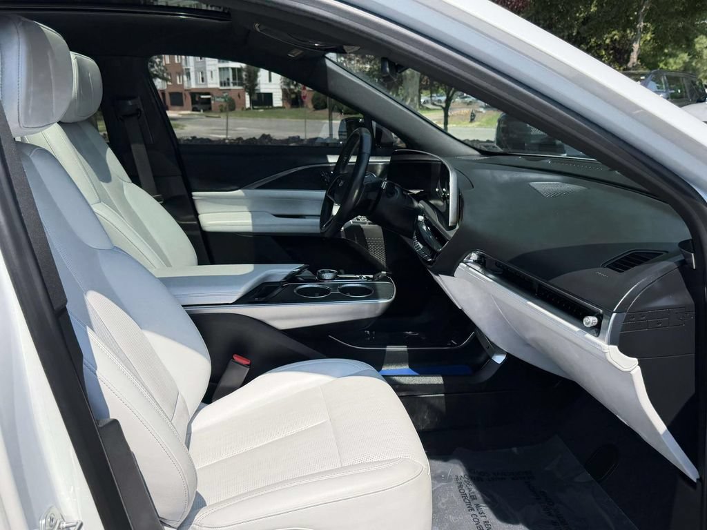 Used 2024 Cadillac Lyriq Luxury w/ LPO, Floor Liner Package AWD/4WD image 10