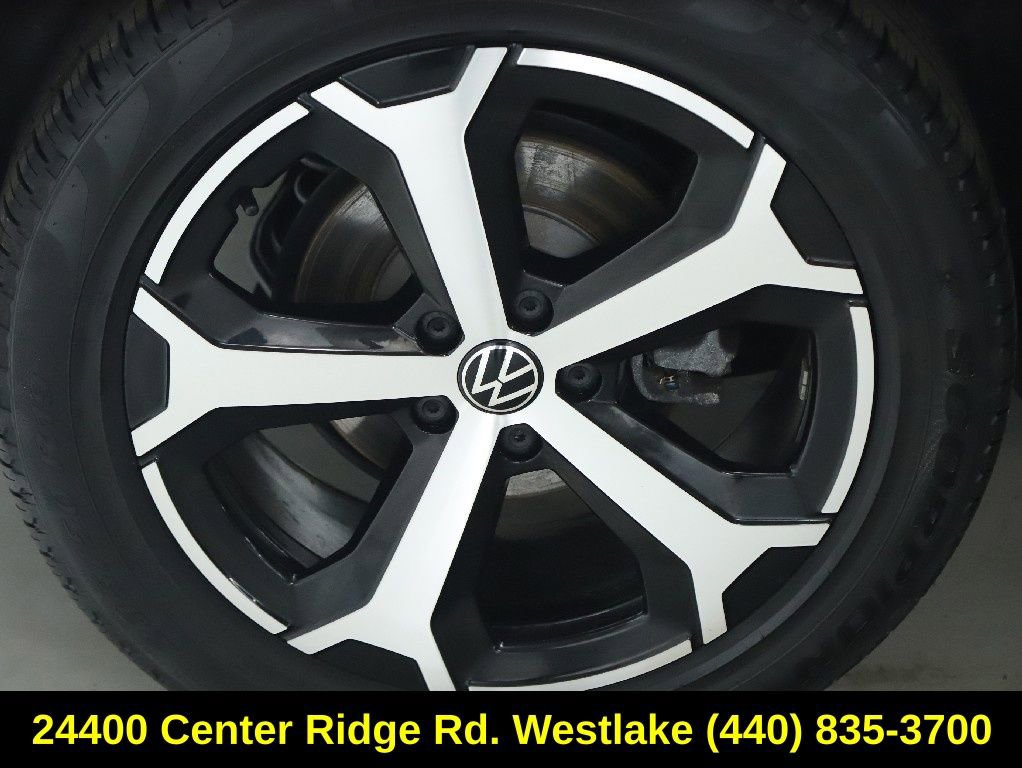 Used 2025 Volkswagen Tiguan SE image 12