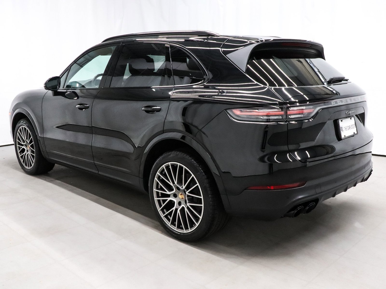 Used 2023 Porsche Cayenne Platinum Edition image 4