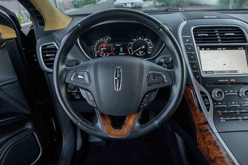 Used 2017 Lincoln MKX Reserve image 11