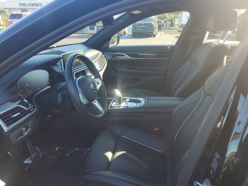 Used 2022 BMW 750i xDrive w/ Executive Package image 19
