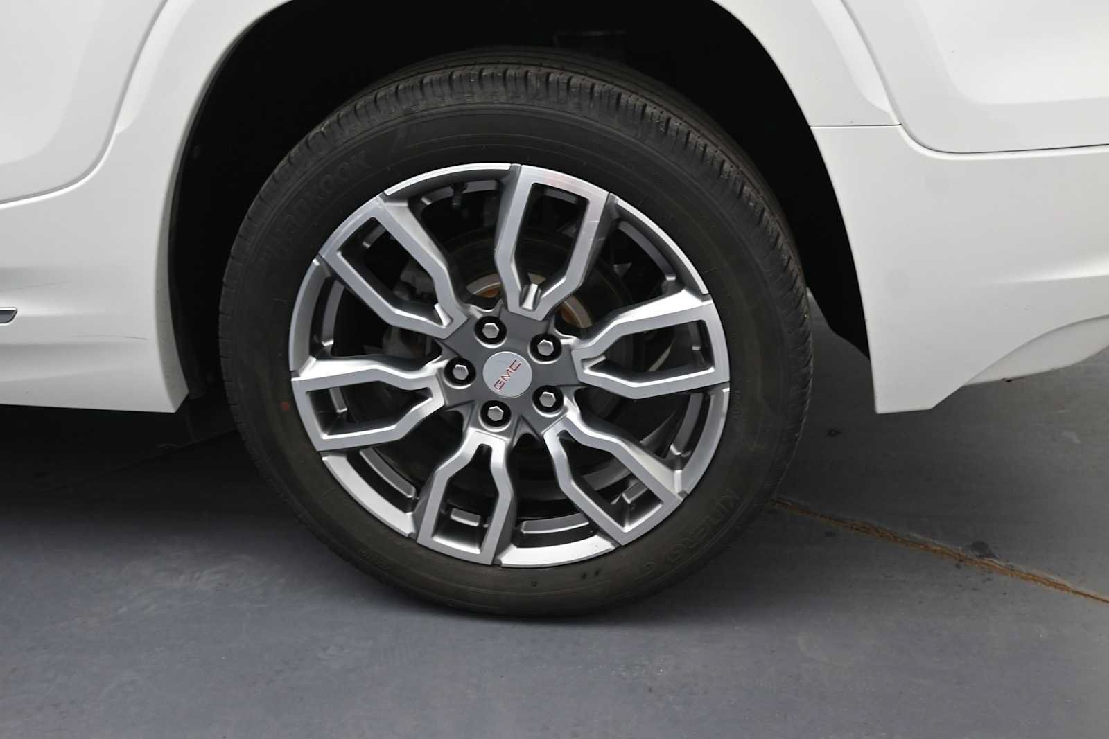Used 2022 GMC Terrain Denali w/ Denali Premium Package AWD/4WD image 5