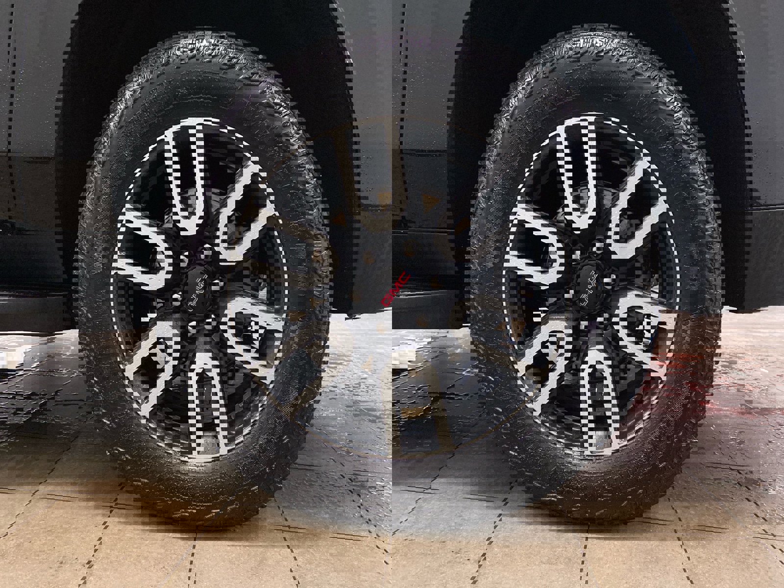 Used 2024 GMC Yukon XL AT4 w/ Technology Package image 27