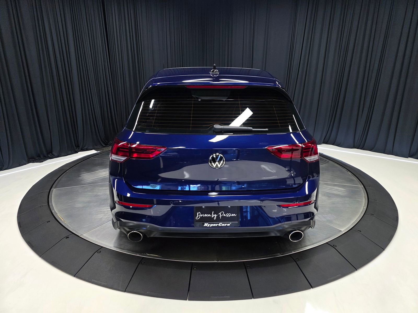 Used 2024 Volkswagen GTI SE FWD image 11
