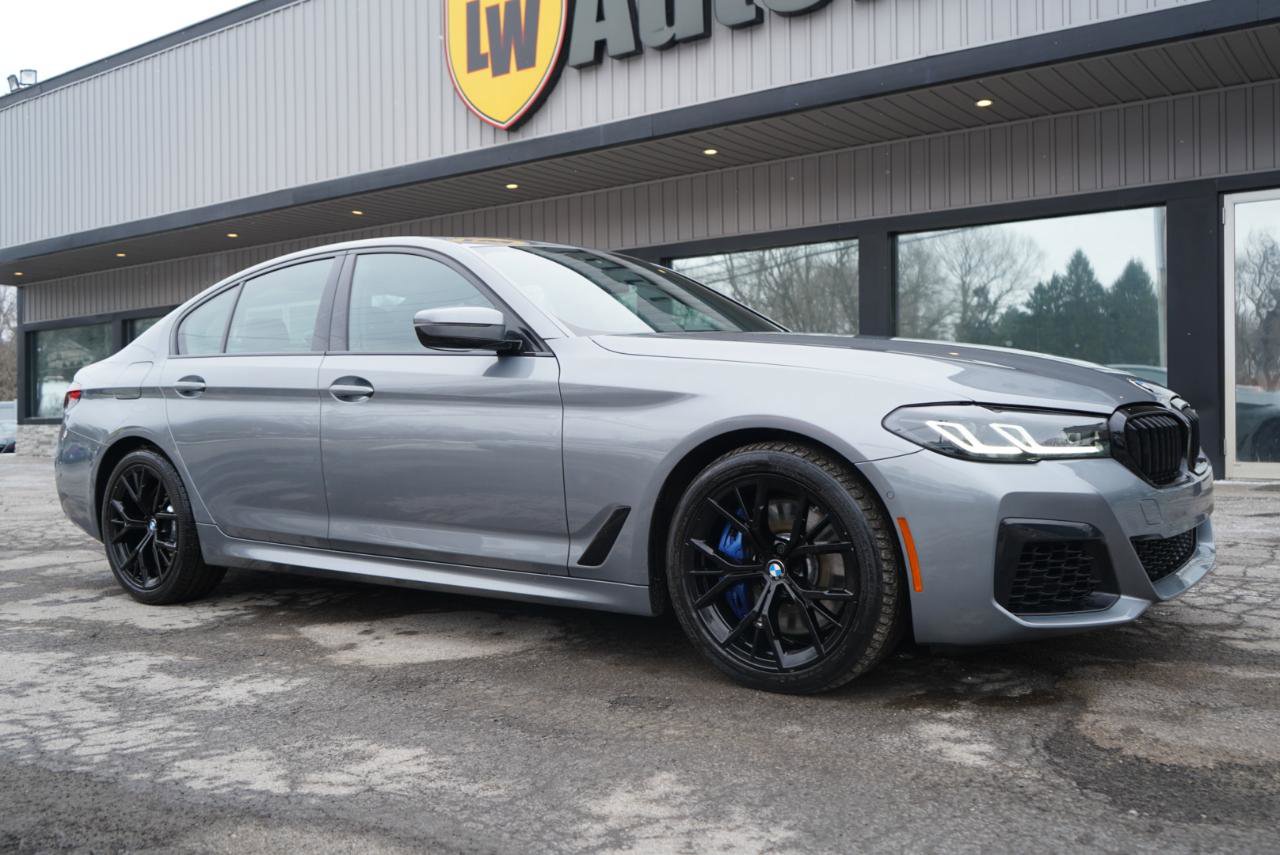 Used 2023 BMW 540i xDrive w/ M Sport Package image 3