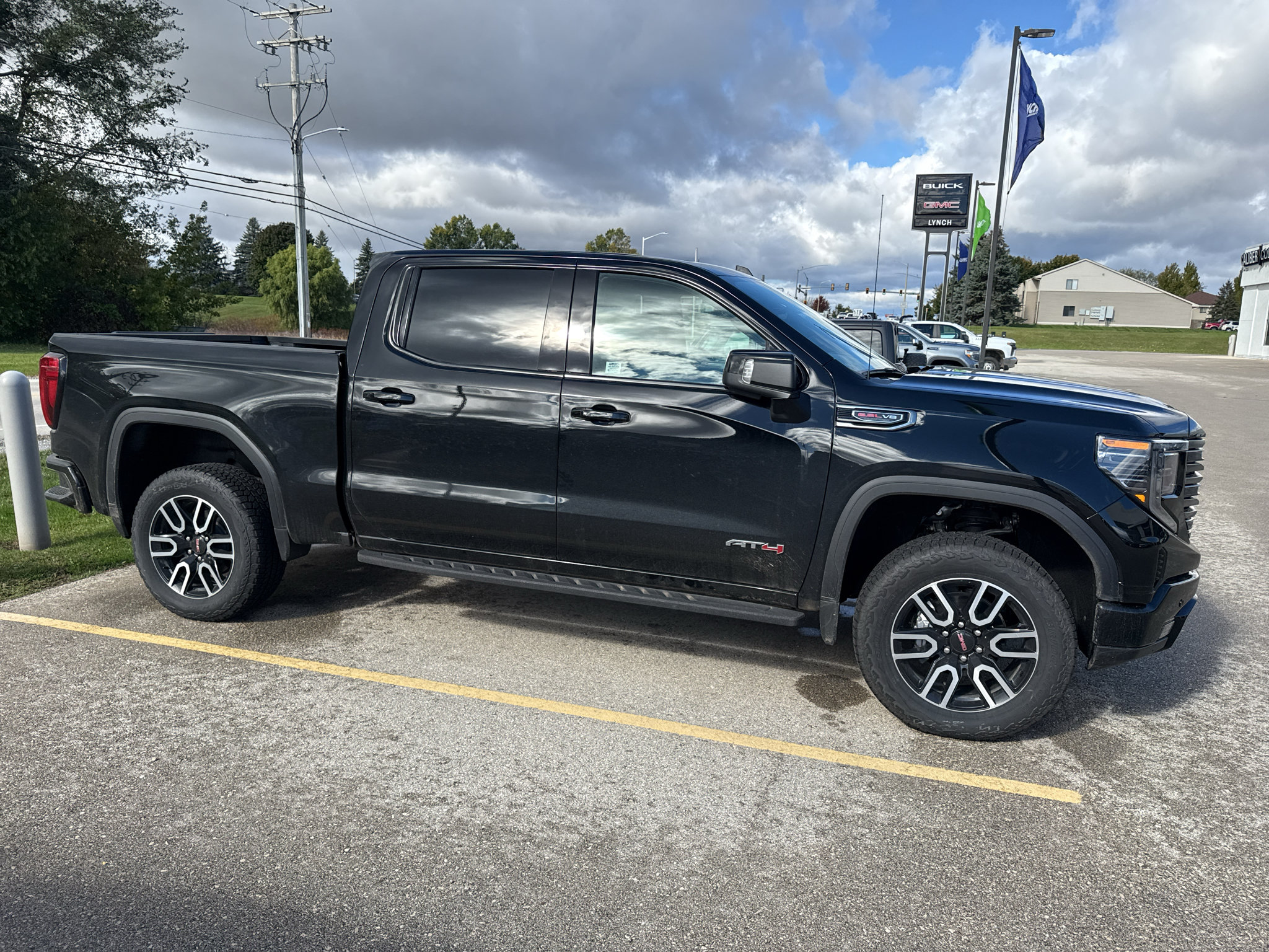 Used 2026 GMC Sierra 1500 AT4 w/ AT4 Premium Package AWD/4WD image 3