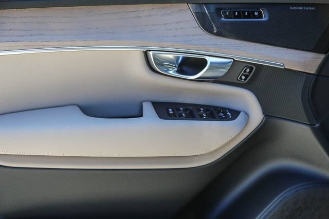New 2026 Volvo XC90 T8 Ultra w/ Protection Package Premier AWD/4WD image 21