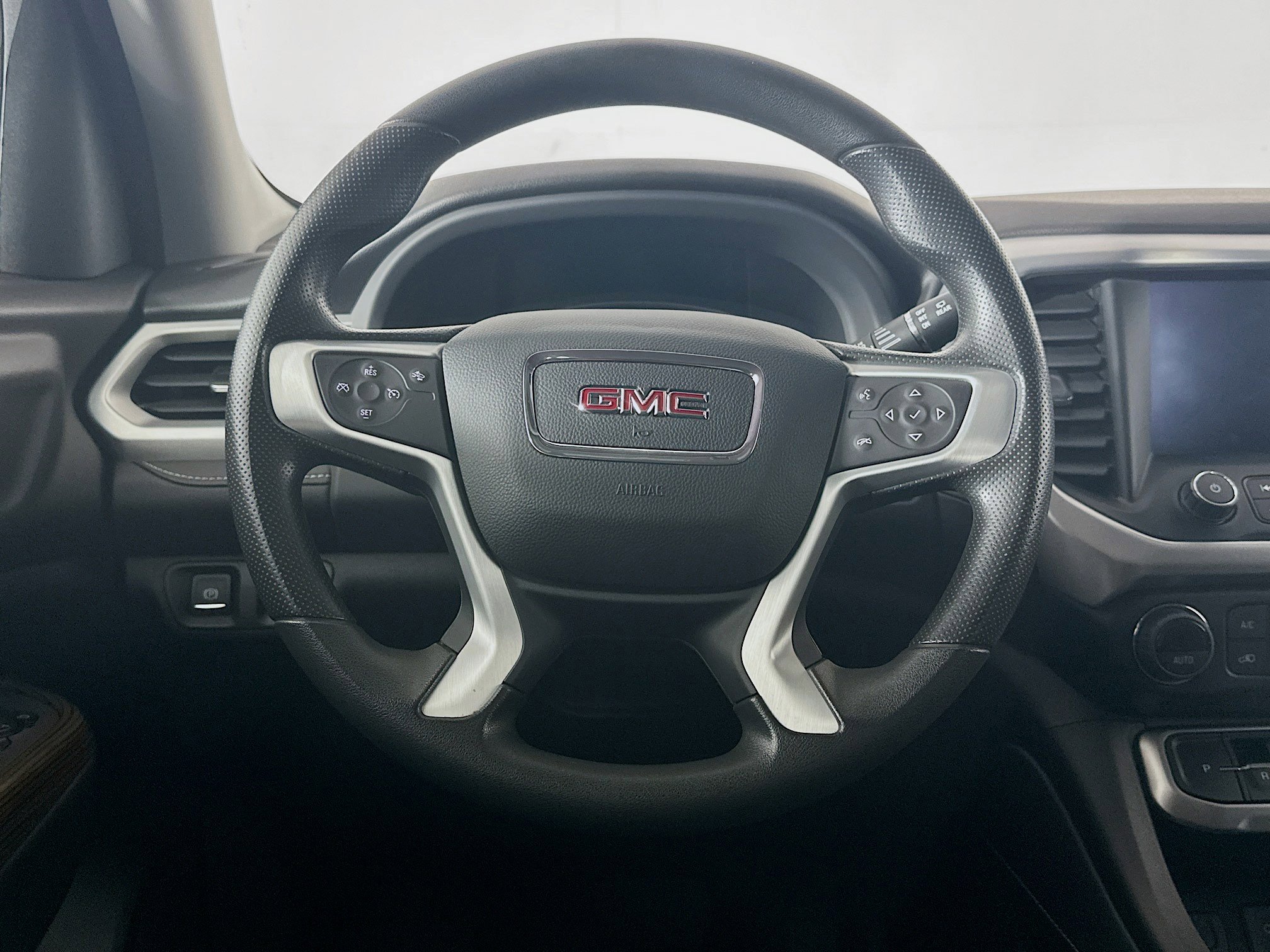 Used 2023 GMC Acadia SLE w/ Driver Convenience Package image 18