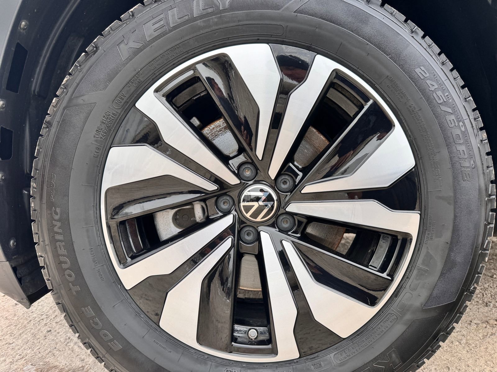 Used 2024 Volkswagen Atlas SE image 34