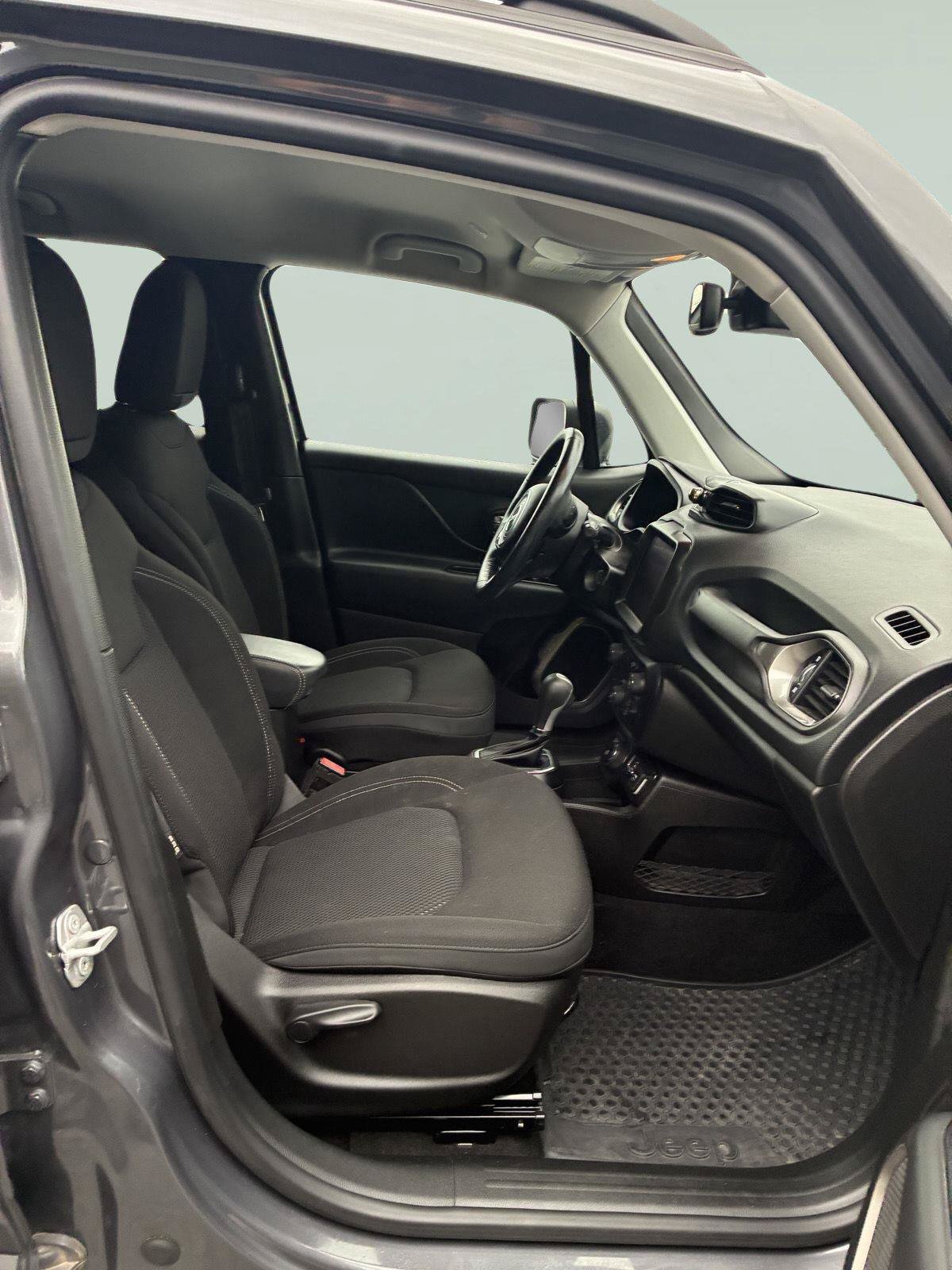 Used 2023 Jeep Renegade Latitude w/ Premium Group AWD/4WD image 12