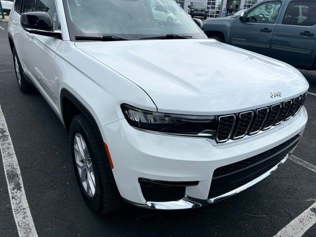 Used 2022 Jeep Grand Cherokee L Limited AWD/4WD image 2
