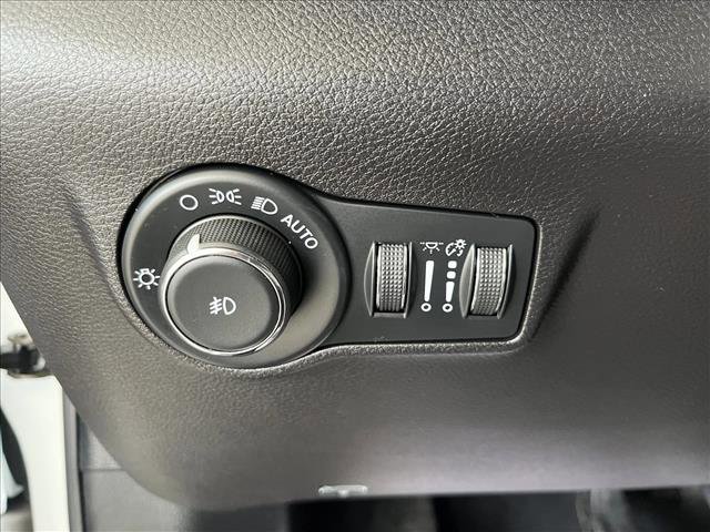 Used 2025 Jeep Compass Trailhawk image 19
