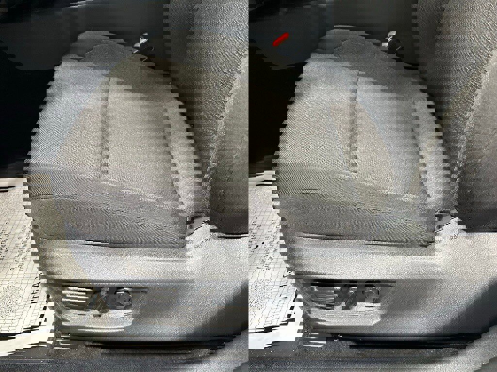 Used 2025 Toyota Camry LE image 13