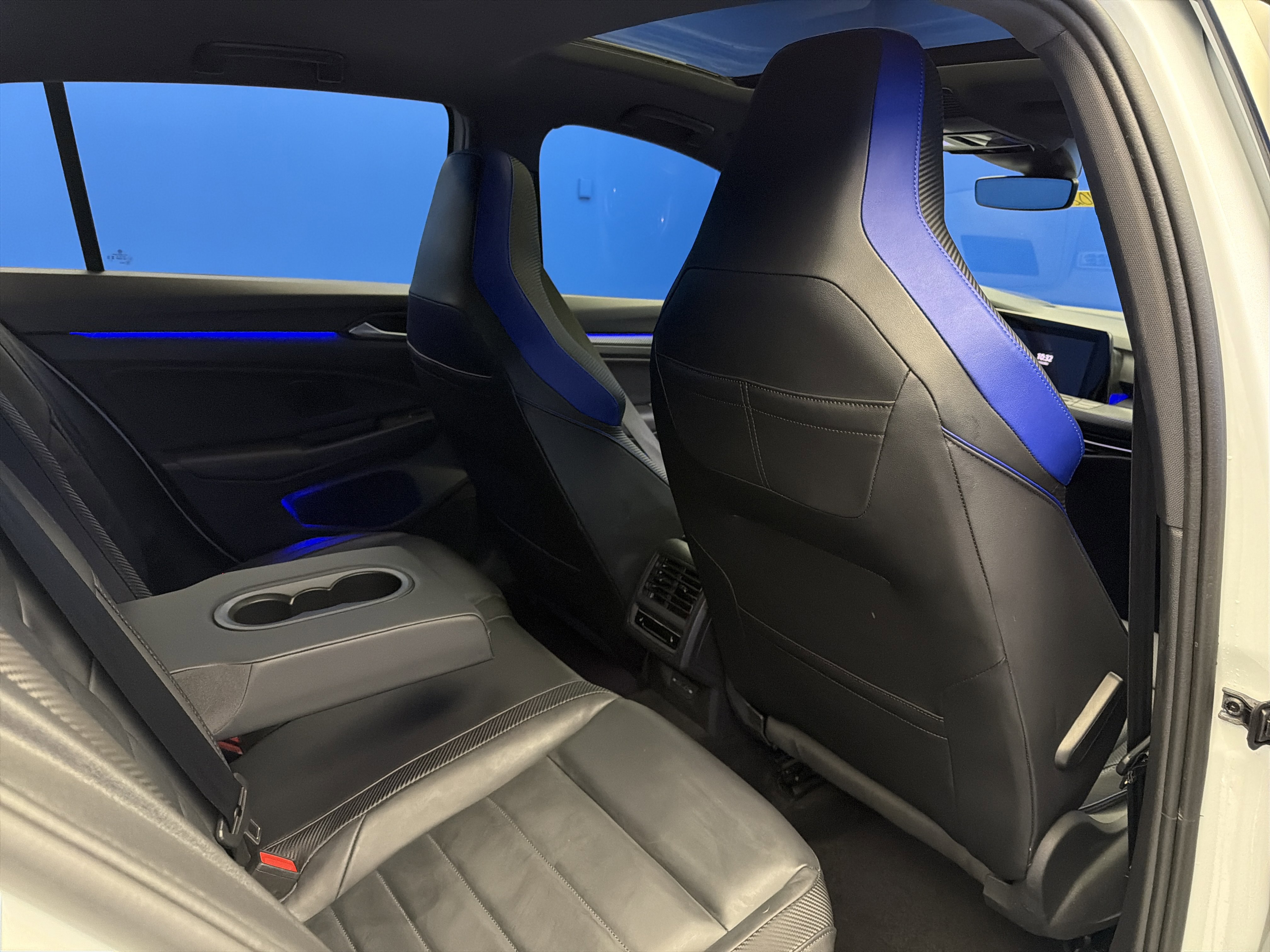 Used 2024 Volkswagen Golf R image 27