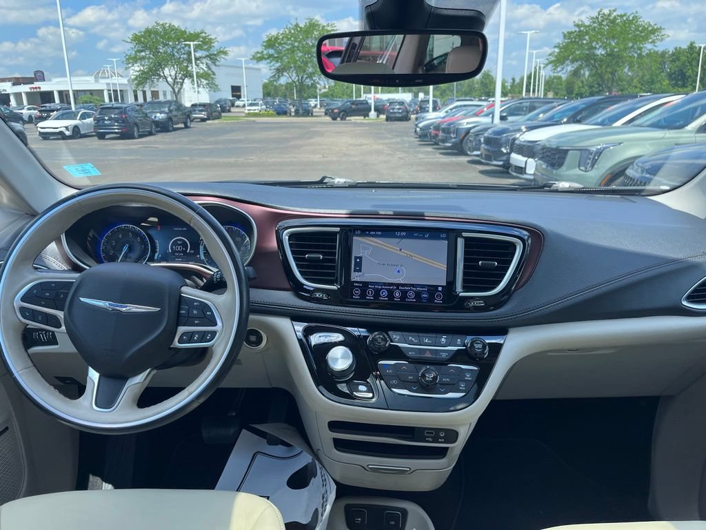 Used 2019 Chrysler Pacifica Limited w/ Tire & Wheel Group FWD image 23