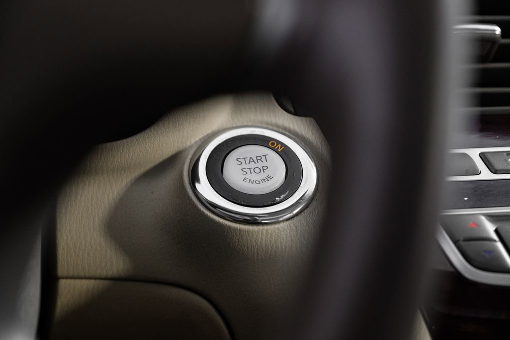 Used 2017 INFINITI Q70 L 3.7 image 18