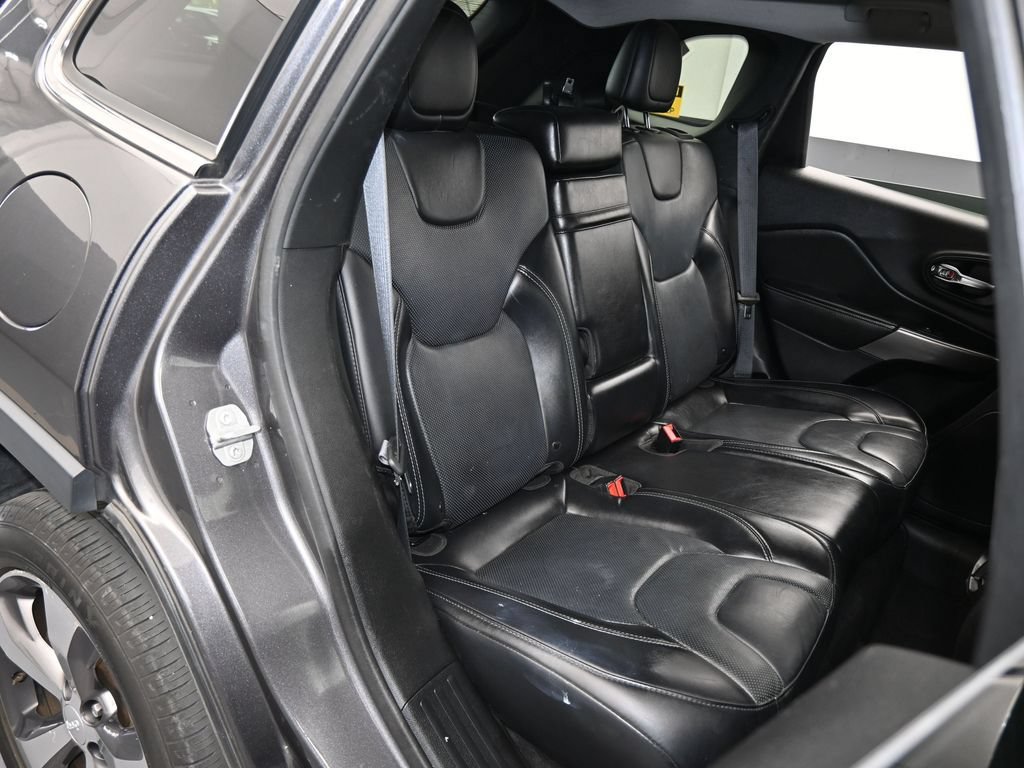 Used 2019 Jeep Cherokee Limited FWD image 40