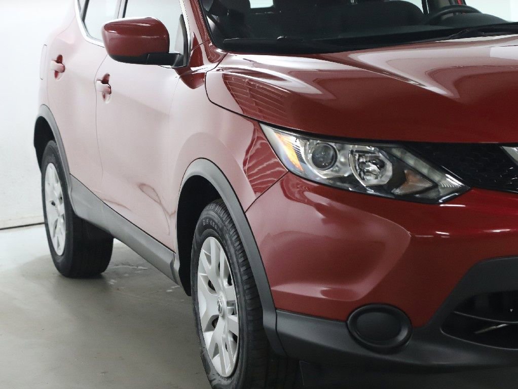 Used 2018 Nissan Rogue Sport S image 9