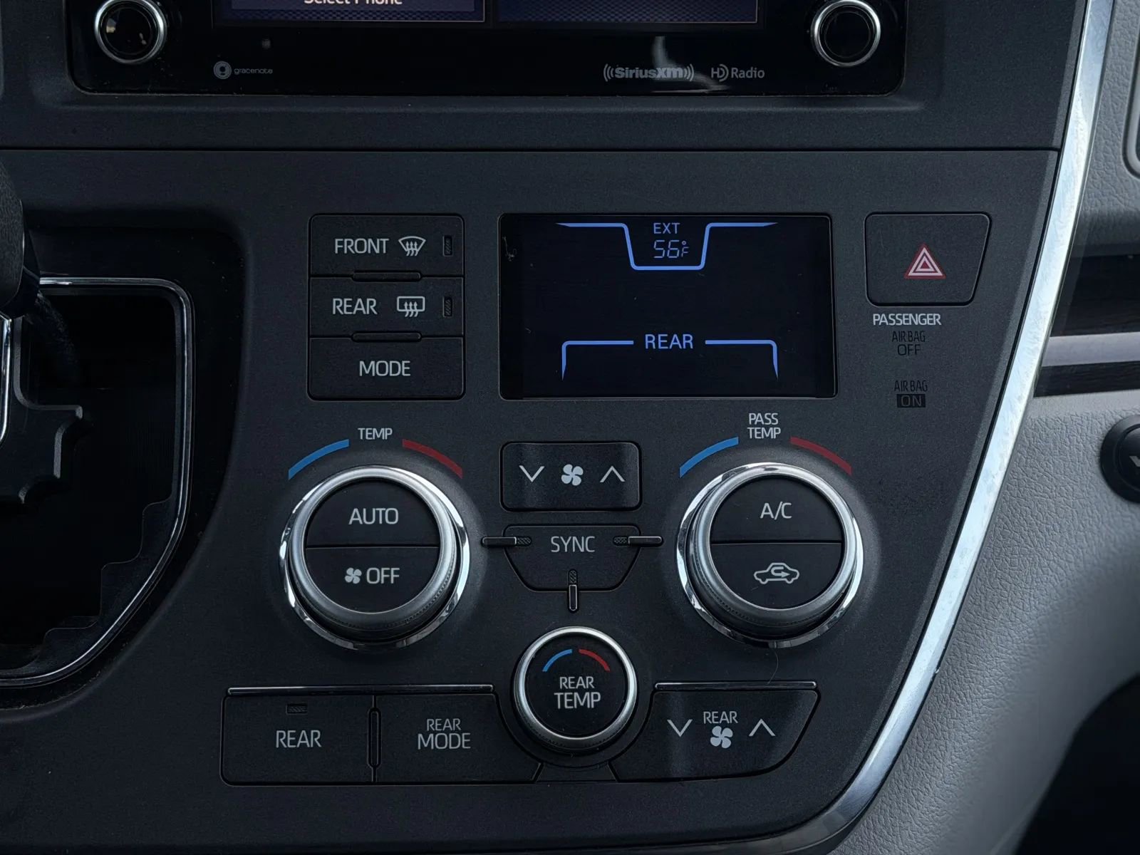 Used 2019 Toyota Sienna XLE FWD image 38