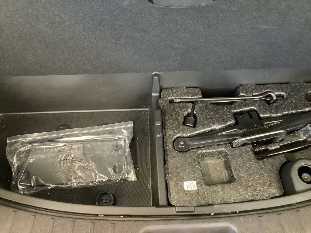 Used 2017 Hyundai Santa Fe SE image 27