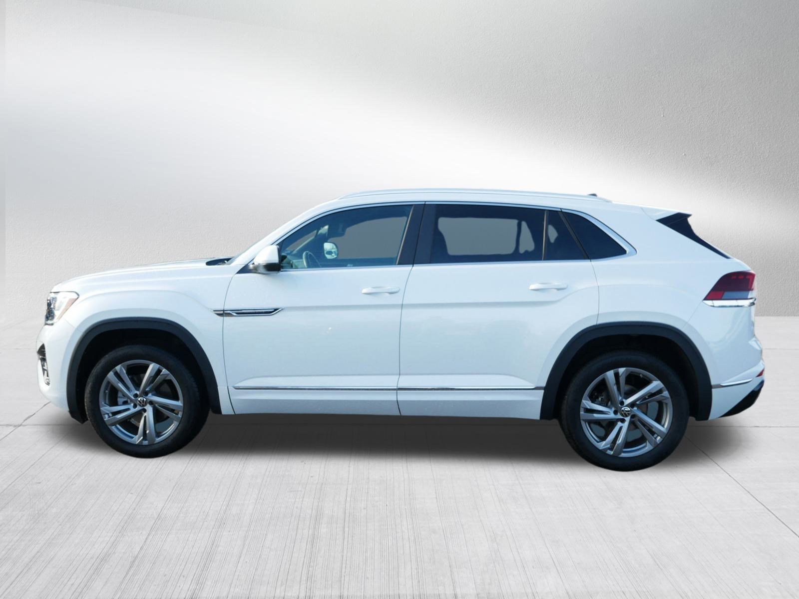 Used 2024 Volkswagen Atlas Cross Sport SEL R-Line image 4