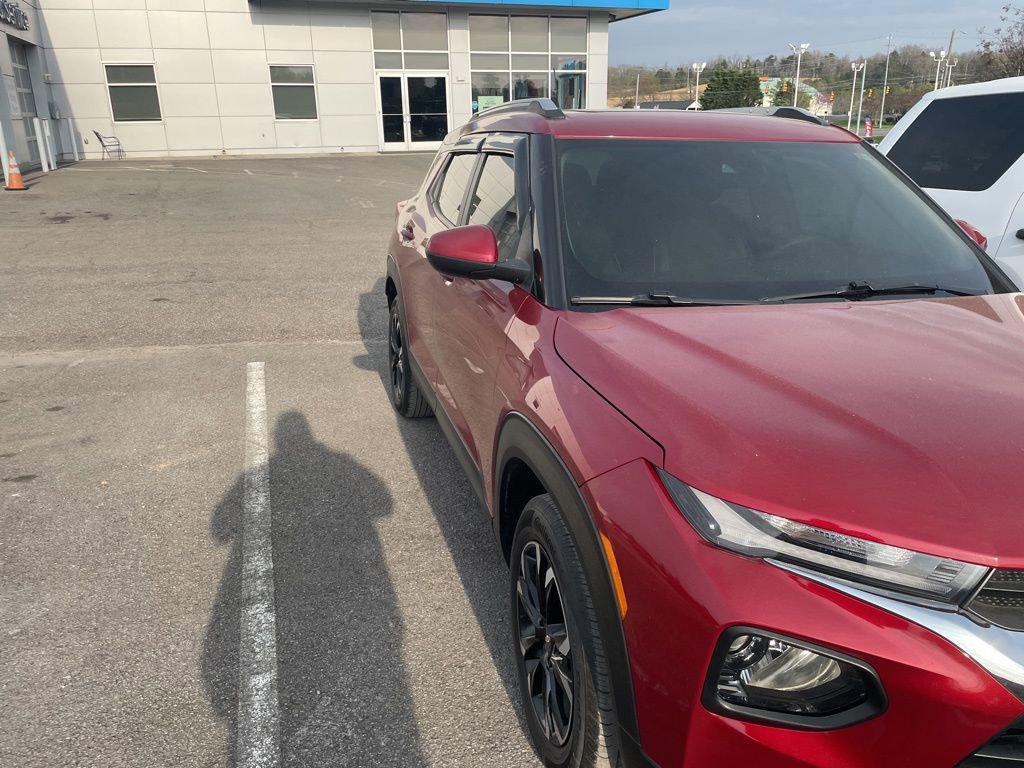 Used 2021 Chevrolet TrailBlazer LT w/ Sun and Liftgate Package image 2
