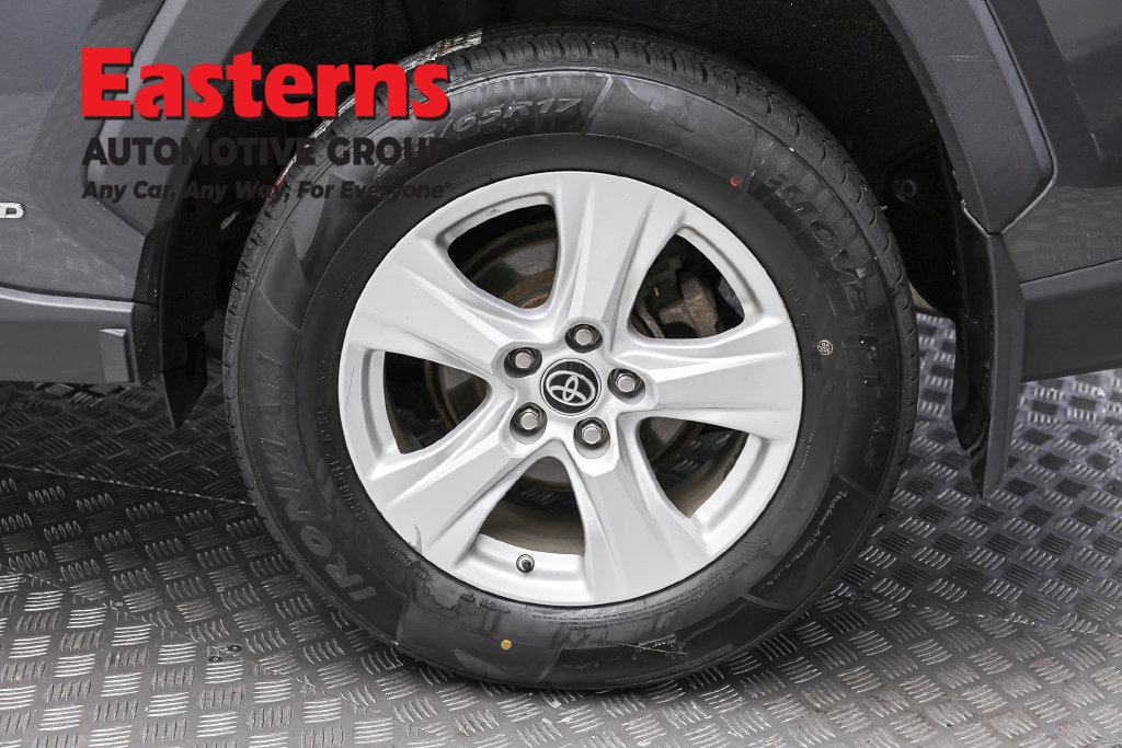 Used 2021 Toyota RAV4 LE w/ Carpet Mat Package (TMS) AWD/4WD image 9