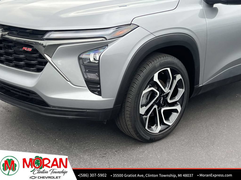 Certified 2025 Chevrolet Trax RS w/ Driver Confidence Package FWD image 9