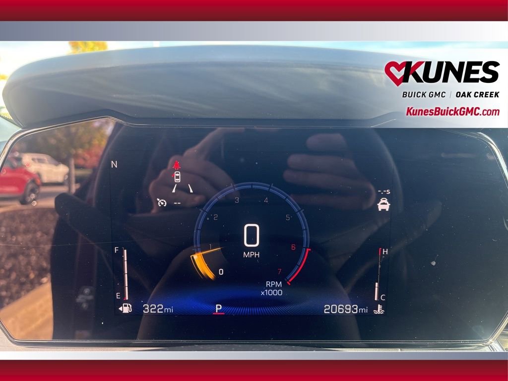 Used 2025 Chevrolet Trax LT image 12