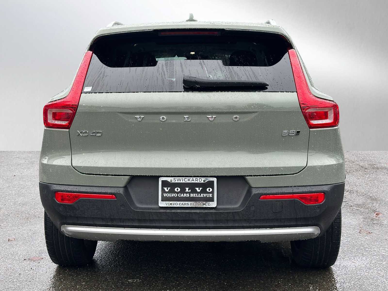 Certified 2023 Volvo XC40 B5 Plus w/ Protection Package Premier image 4