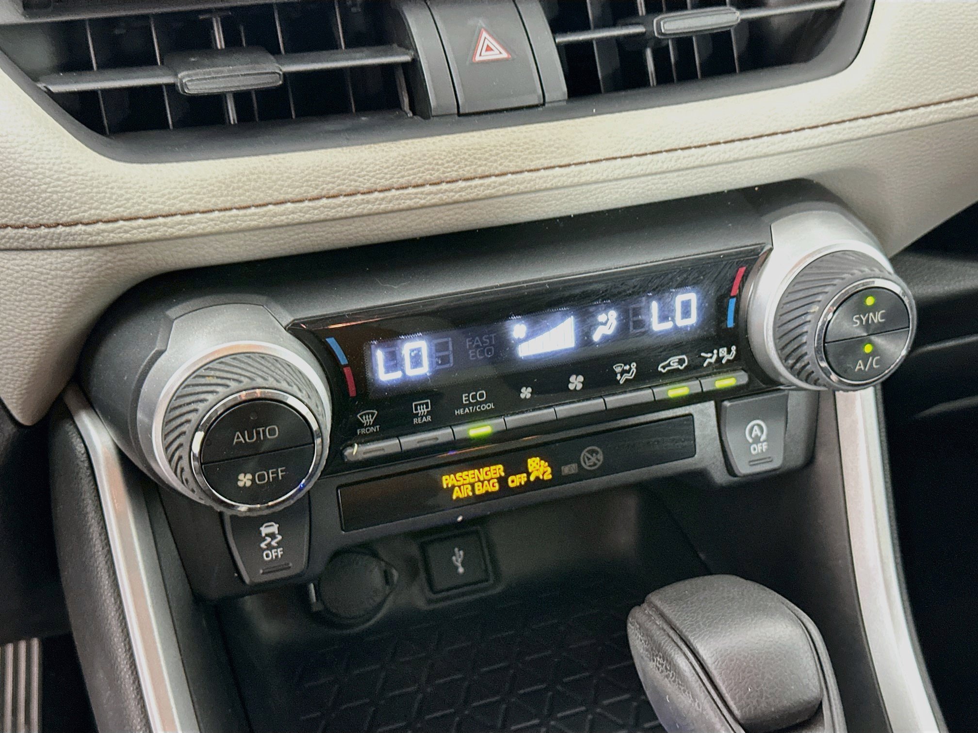 Used 2020 Toyota RAV4 XLE w/ Convenience Package FWD image 23