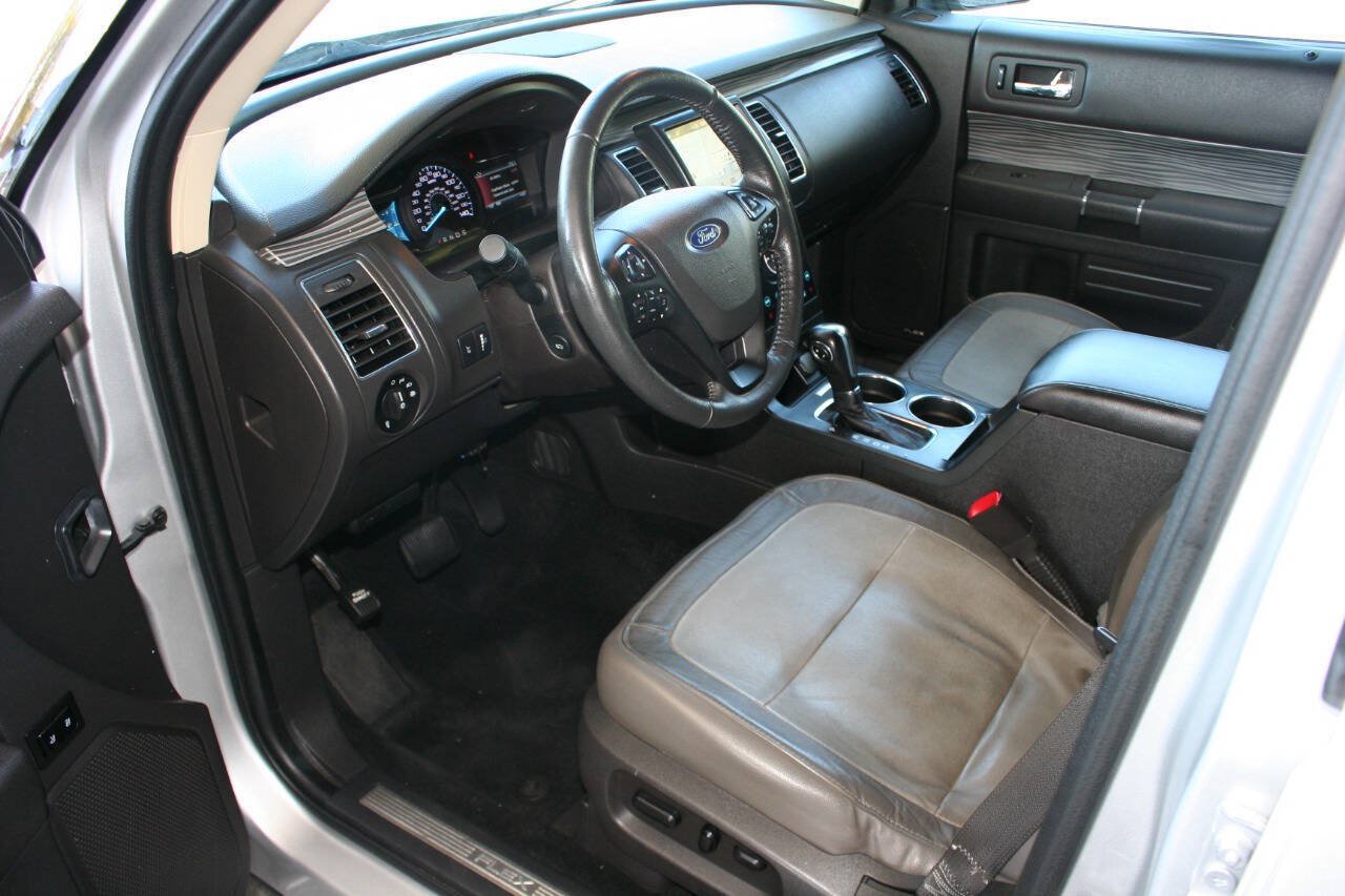 Used 2019 Ford Flex Limited w/ Limited Appearance Package AWD/4WD image 12