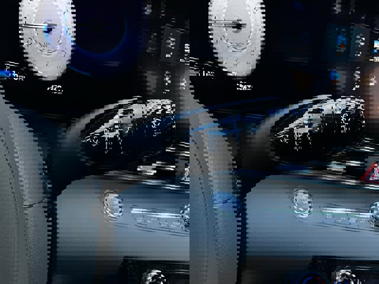 Used 2025 Hyundai Elantra SEL image 39