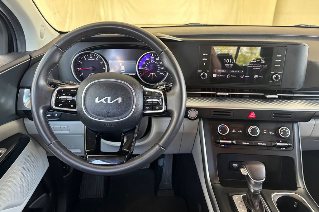 Used 2024 Kia Carnival LX FWD image 14