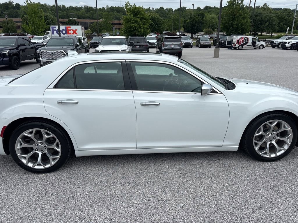 Used 2018 Chrysler 300 C w/ Safetytec Plus Group RWD image 2