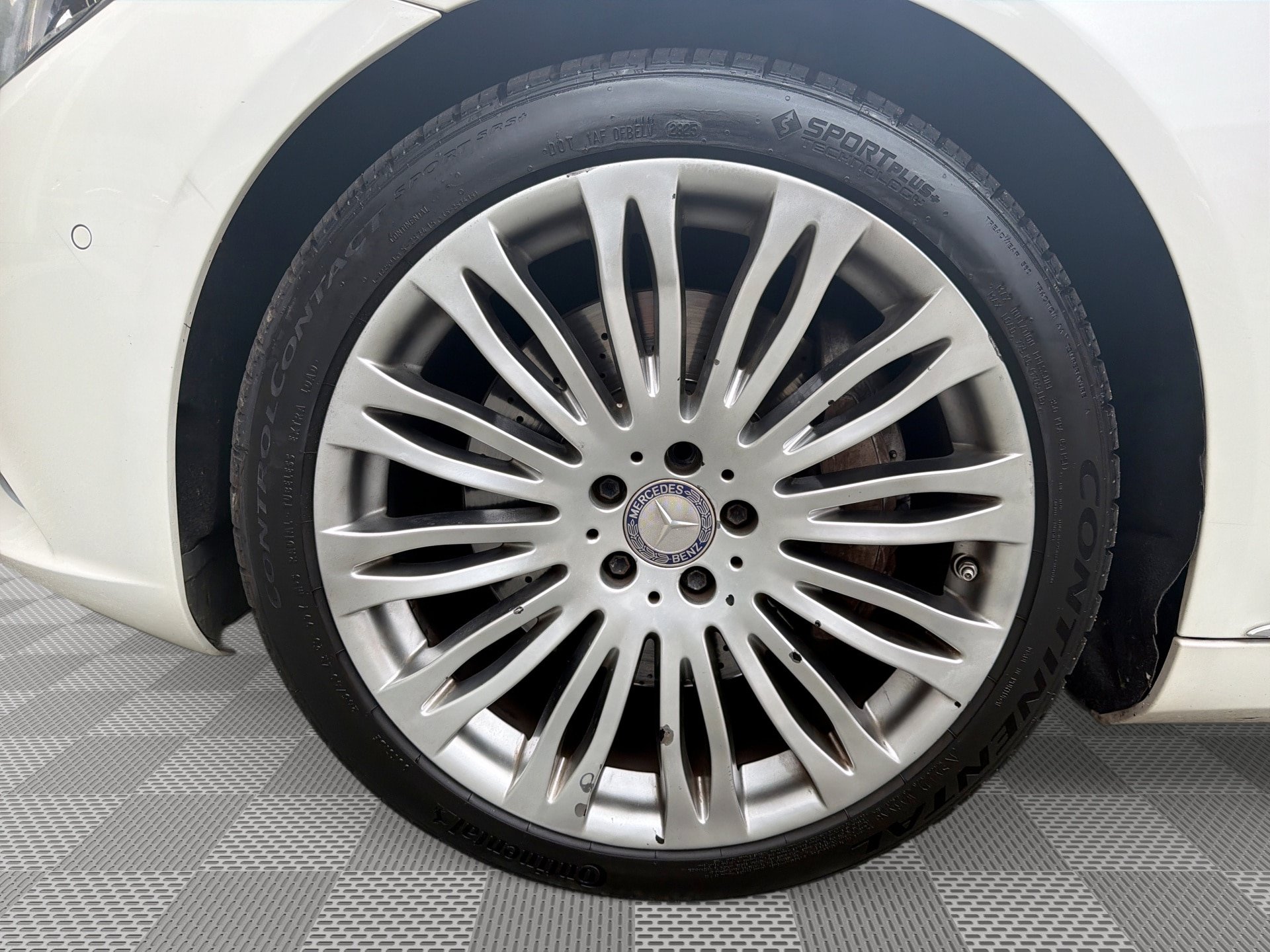 Used 2017 Mercedes-Benz S 550 Sedan image 19
