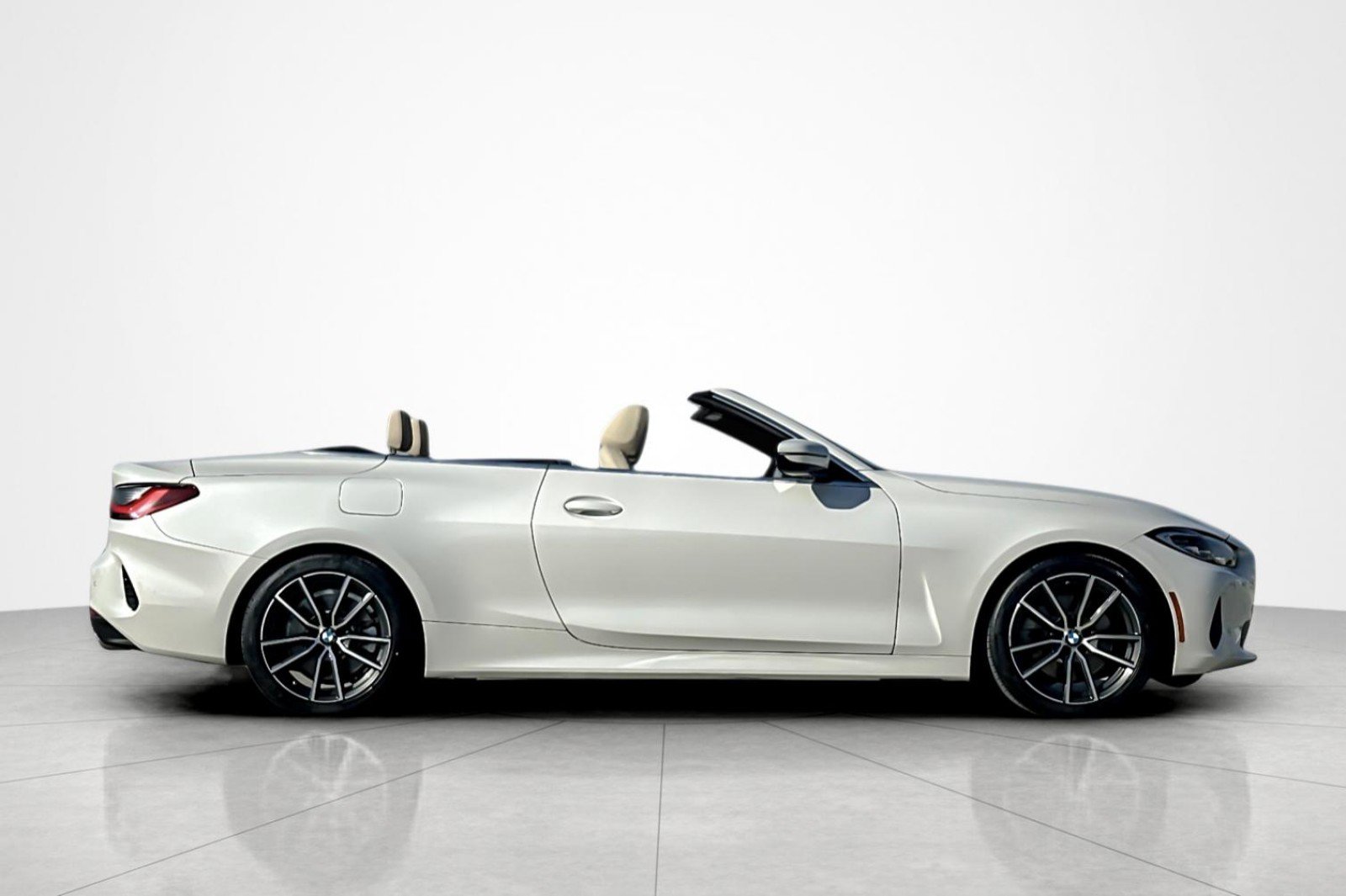 Used 2023 BMW 430i Convertible w/ Convenience Package image 6