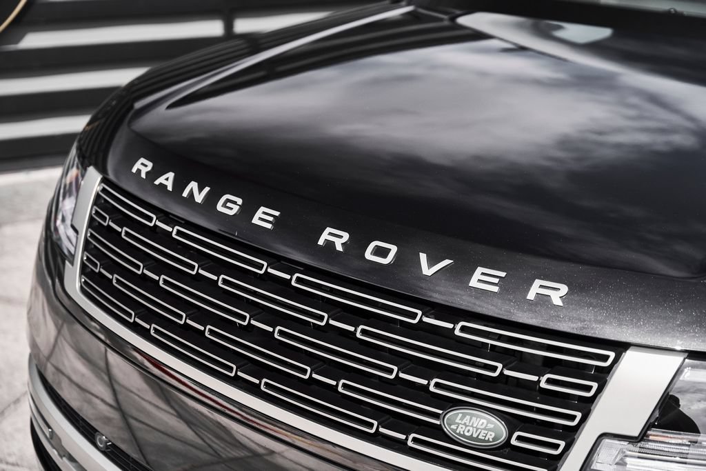 Used 2025 Land Rover Range Rover Long Wheelbase SE AWD/4WD image 7