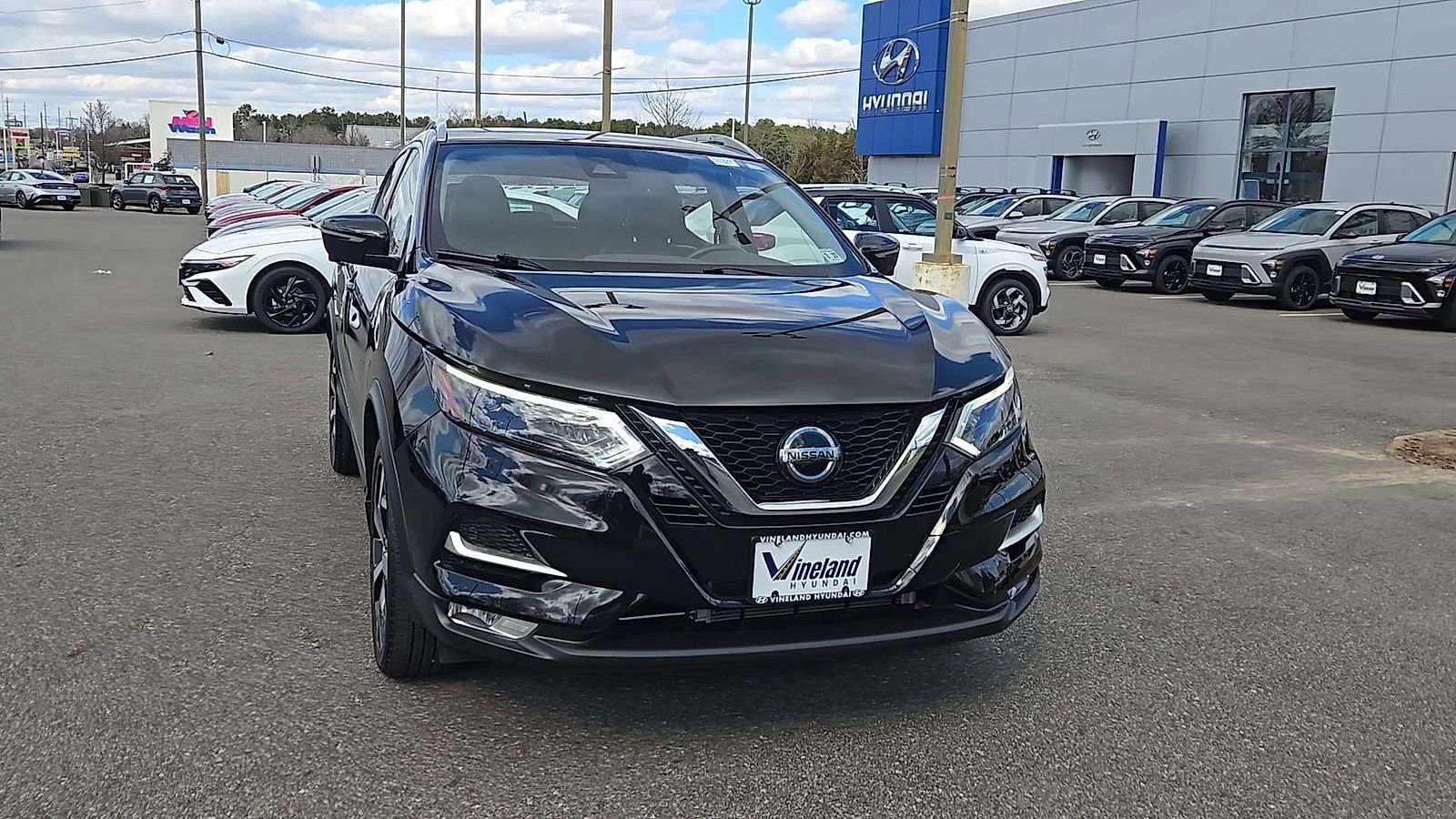 Used 2021 Nissan Rogue Sport SL w/ Premium Package image 3