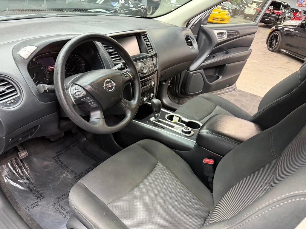Used 2020 Nissan Pathfinder S AWD/4WD image 30