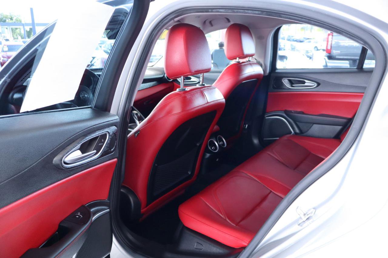 Used 2019 Alfa Romeo Giulia RWD image 29
