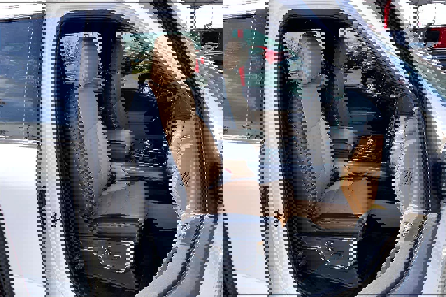 Used 2021 Ford F150 Lariat w/ Trailer Tow Package image 8