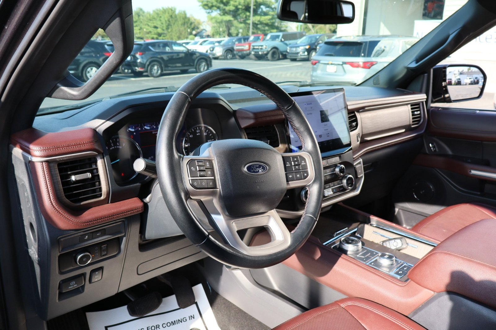 Used 2024 Ford Expedition Limited AWD/4WD image 14