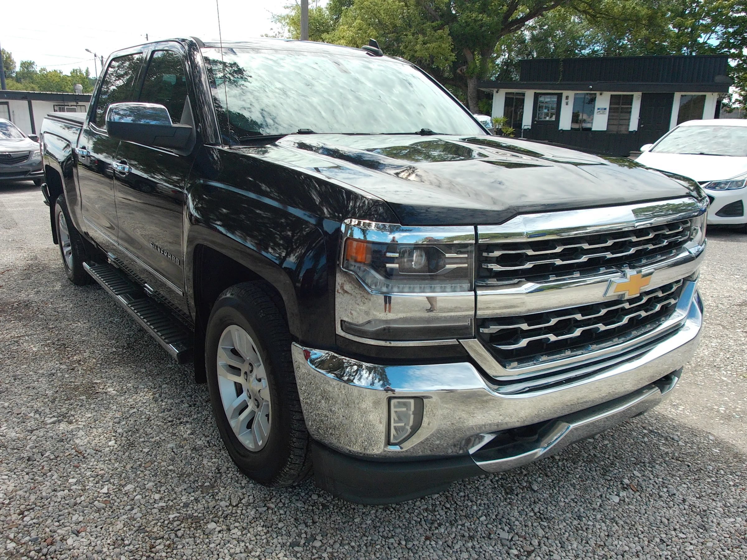 Used 2018 Chevrolet Silverado 1500 LTZ RWD image 3