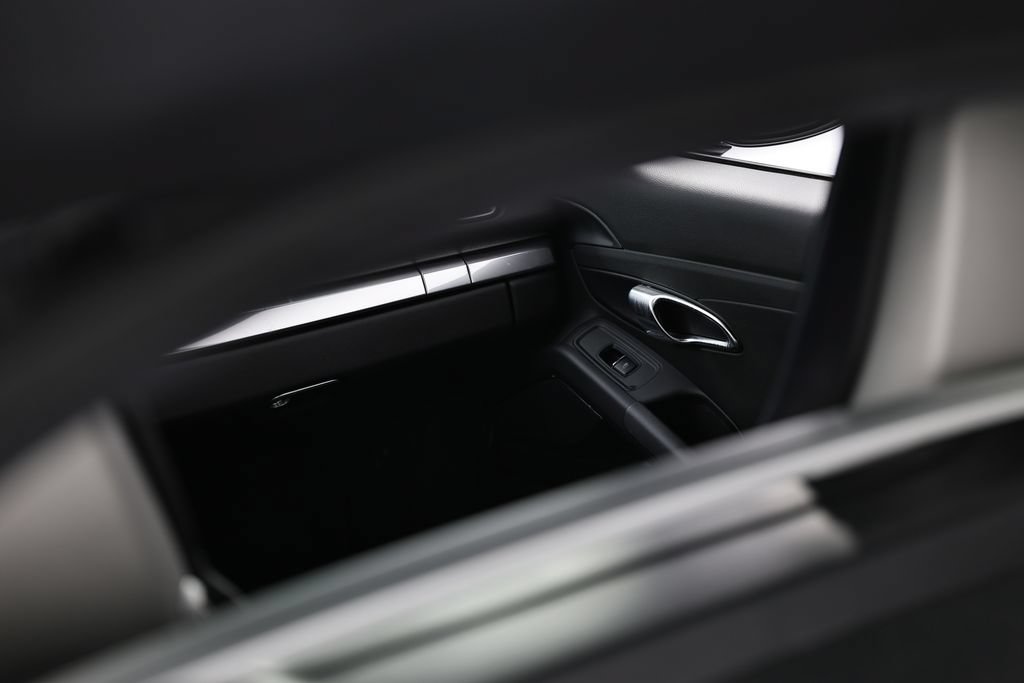 Certified 2024 Porsche 718 Cayman S RWD image 31