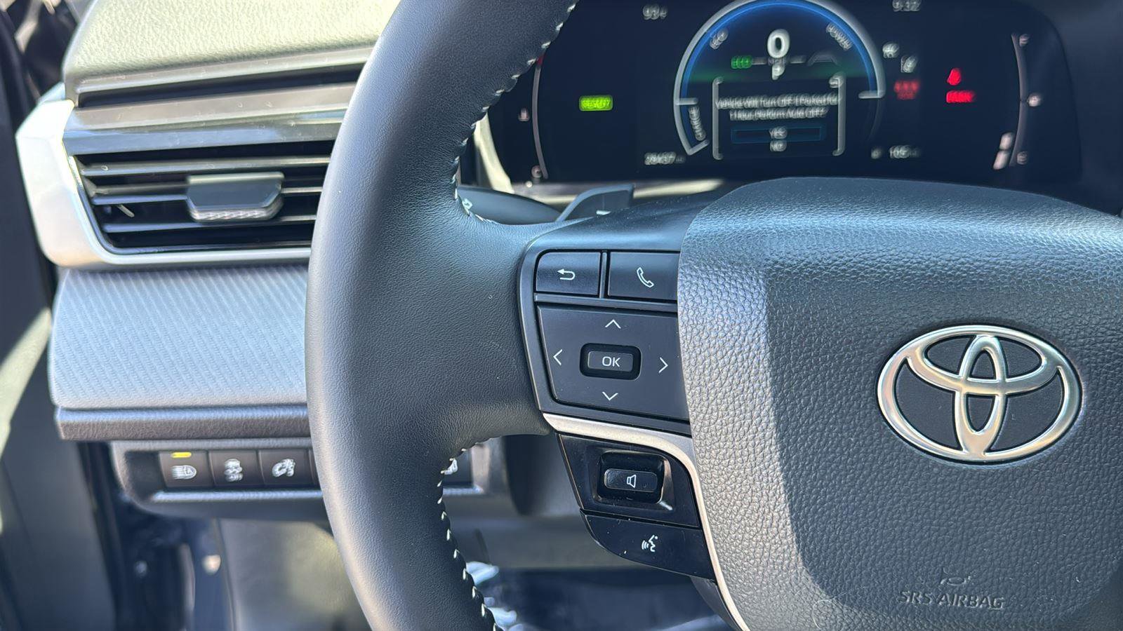 Certified 2025 Toyota Camry SE w/ Convenience Package image 16