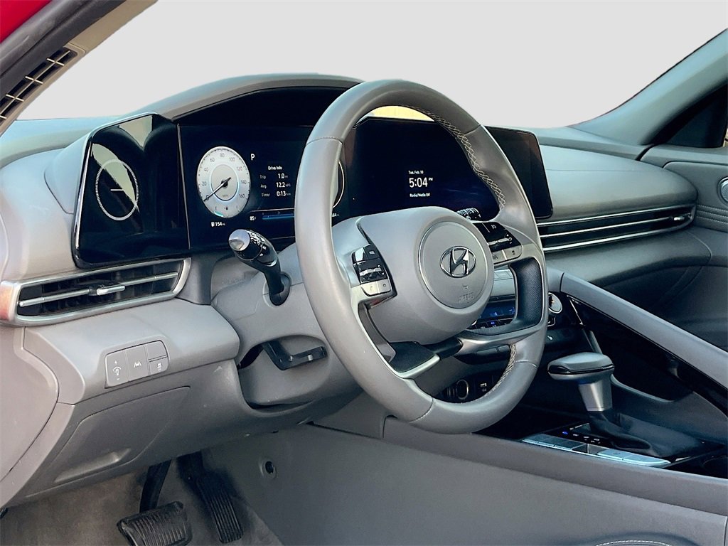 Used 2023 Hyundai Elantra SEL w/ Convenience Package image 9