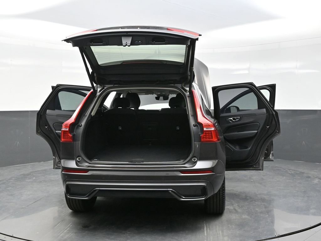 Used 2025 Volvo XC60 B5 Plus AWD/4WD image 40