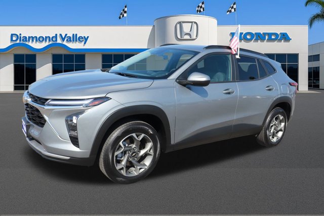 Used 2025 Chevrolet Trax LT image 3